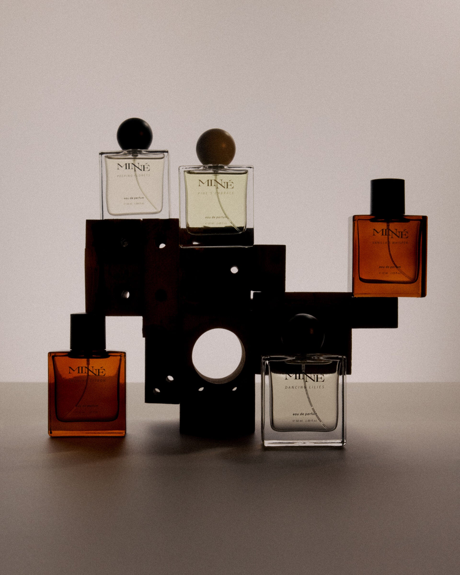 Minné — remembered precisely, rebuilt in scent