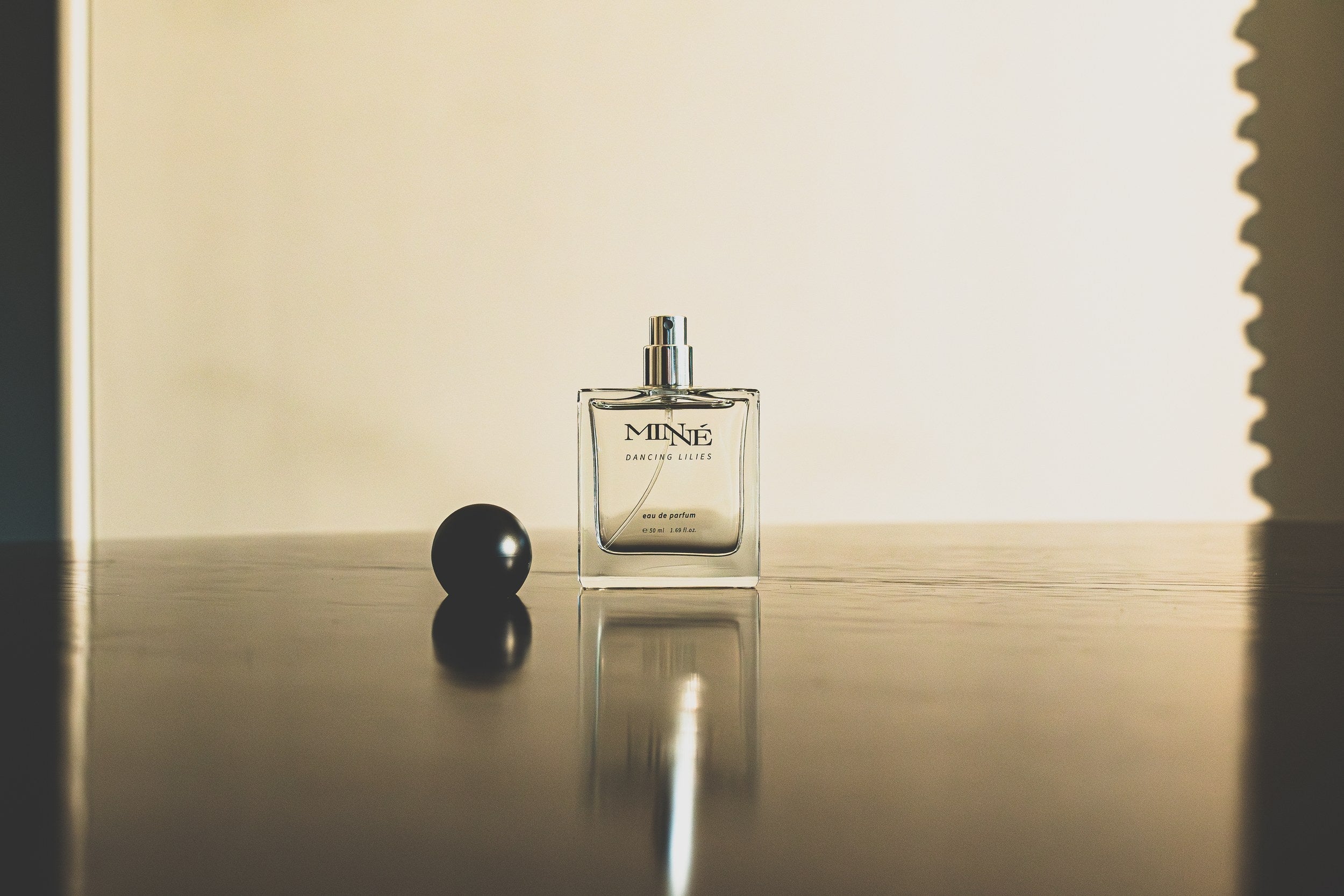 Dancing Lilies eau de parfum, cap off